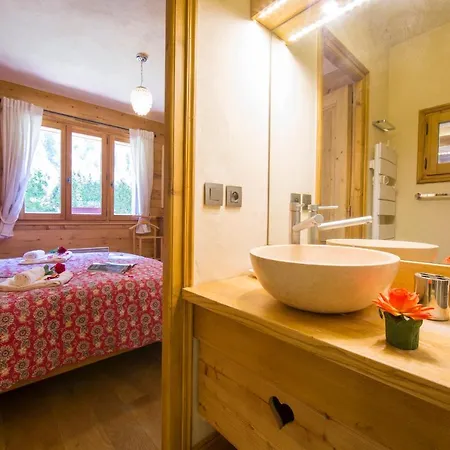 Les Chosalets Chalet Sleeps 8