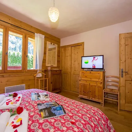 Les Chosalets Chalet Sleeps 8 Chalet *