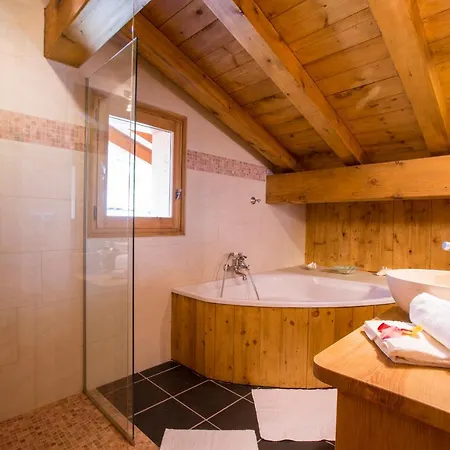 Les Chosalets Chalet Sleeps 8 Chalet