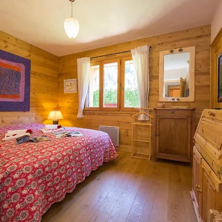 Les Chosalets Chalet Sleeps 8 * Chamonix