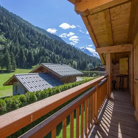 Les Chosalets Chalet Sleeps 8 *