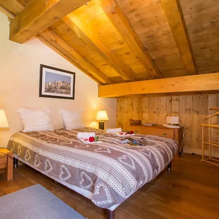 Les Chosalets Chalet Sleeps 8 * Chamonix